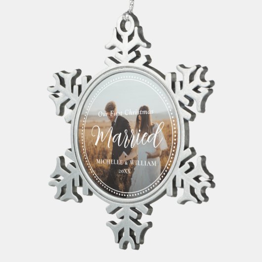 初めてのクリスマスス結婚したクリプトオーバーレイ写真 スノーフレークピューターオーナメント (右)