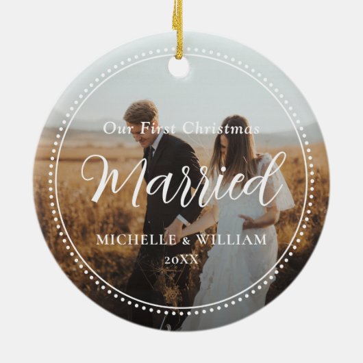 初めてのクリスマスス結婚したクリプトオーバーレイ写真 セラミックオーナメント (裏面)