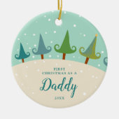 初めてのクリスマスズアズダディパーソナライズされたパインフォレスト セラミックオーナメント (正面)