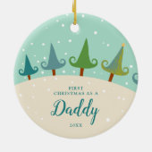 初めてのクリスマスズアズダディパーソナライズされたパインフォレスト セラミックオーナメント (裏面)