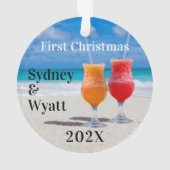 初めてのクリスマスズカップルの記念すべきトロピカルドリンク オーナメント (裏面)