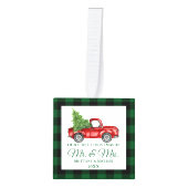 初めてのクリスマスズ·ミスター·アンド·ミセス·レッド·トラック·グリーン·プレイド キューブオーナメント (正面)