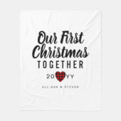 初めてのクリスマスバッファロープレイドカップルパーソナライズされた フリースブランケット (正面)