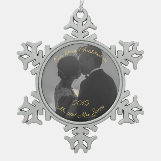 初めてのクリスマスパーソナライズされたのカップ結婚したル スノーフレークピューターオーナメント (正面)