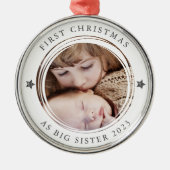 初めてのクリスマスパーソナライズされたを姉妹写真として メタルオーナメント (正面)