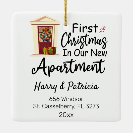 初めてのクリスマスパーソナライズされたズインザウニューアパートメント セラミックオーナメント (裏面)