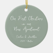 初めてのクリスマスパーソナライズされたズニューアパートメントセージ セラミックオーナメント (正面)