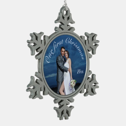初めてのクリスマスパーソナライズされた写真 スノーフレークピューターオーナメント (左)