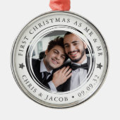 初めてのクリスマスパーソナライズされたMr. & Mr. Photo メタルオーナメント (正面)