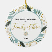初めてのクリスマスファミリー・オブ・スリーフォトベビー 生まれたばかりの セラミックオーナメント (正面)