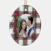 初めてのクリスマスフォトレッドプレイドパーソナライズされた セラミックオーナメント (右)