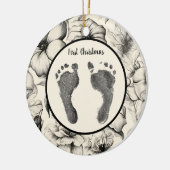 初めてのクリスマスベビーの足プリントフローラ セラミックオーナメント (左)