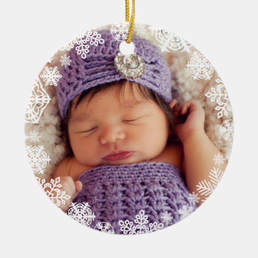 初めてのクリスマスベビーガール雪片フレームフォト セラミックオーナメント (正面)