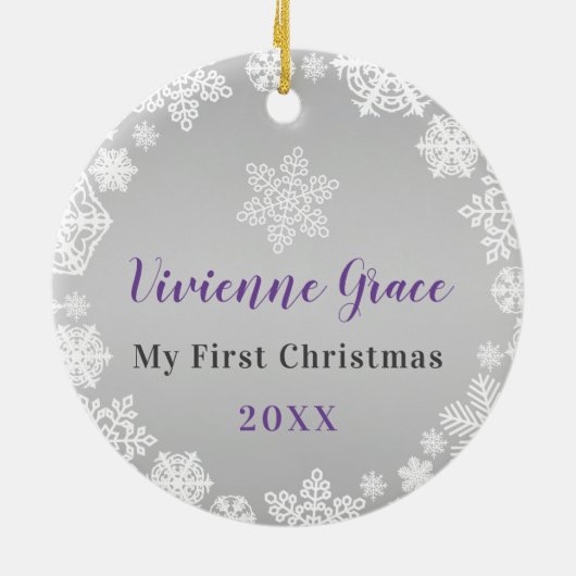 初めてのクリスマスベビーガール雪片フレームフォト セラミックオーナメント (裏面)