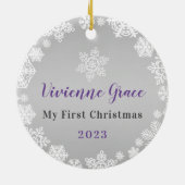 初めてのクリスマスベビーガール雪片フレームフォト セラミックオーナメント (裏面)