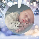 初めてのクリスマスベビー写真スクリプト名 オーナメント<br><div class="desc">ベビーの写真お気に入りの名と日付でパーソナライズして、初めてのクリスマスのメユニークモリとギフトを作成する。新しい到着祝に素敵な形見!Thisisnomeによる設計©</div>