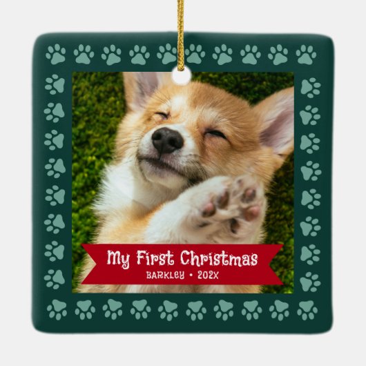 初めてのクリスマスペットパピーフォトポーズグリーンカスタム セラミックオーナメント (裏面)