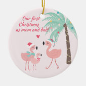 初めてのクリスマスママとパパかわいいサンタフラミンゴ セラミックオーナメント (正面)