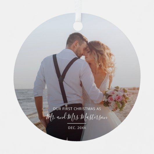 初めてのクリスマスミスター・アンド・ミセス・カップルの写真の休日 メタルオーナメント (正面)