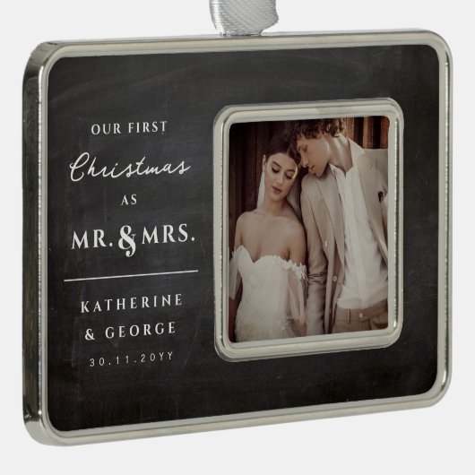 初めてのクリスマスミセスの結婚Chalkboard写真 シルバープレートフレームオーナメント (右)