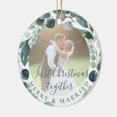 初めてのクリスマスメリーと結婚したカップル写真 セラミックオーナメント (左)