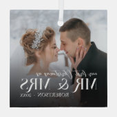 初めてのクリスマスモダンMr. & Mrs. Newlywed Photo ガラスオーナメント (裏面)