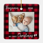初めてのクリスマスレッドバッファロープレイドかわいいベビー写真 セラミックオーナメント (裏面)