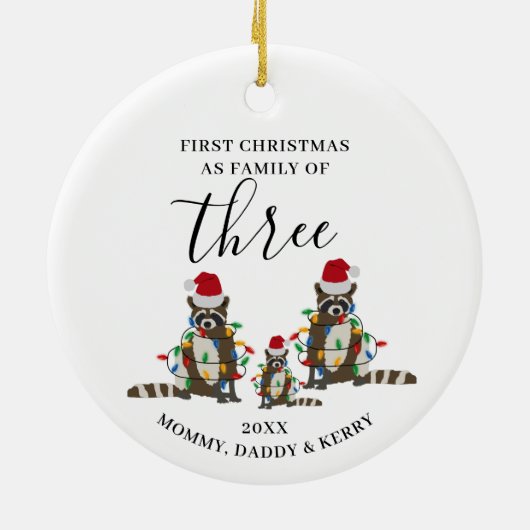 初めてのクリスマス三匹のかわいいラクーンの家族 セラミックオーナメント (裏面)