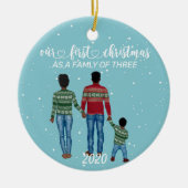 初めてのクリスマス三民族少年の家族 セラミックオーナメント (正面)