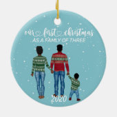 初めてのクリスマス三民族少年の家族 セラミックオーナメント (裏面)