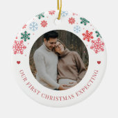 初めてのクリスマス予想2枚の妊娠写真(赤) セラミックオーナメント (正面)