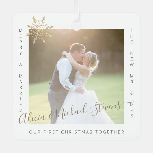初めてのクリスマス夫婦結婚した2枚 メタルオーナメント (正面)