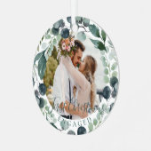 初めてのクリスマス婚約したカスタムカップルの写真 メタルオーナメント (正面左)