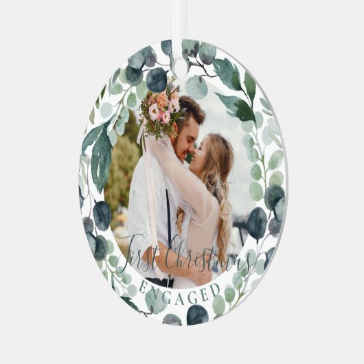 初めてのクリスマス婚約したカスタムカップルの写真 メタルオーナメント (正面左)