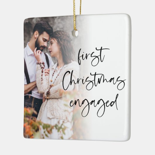 初めてのクリスマス婚約したカスタムフォトオーバーレイ セラミックオーナメント (左)
