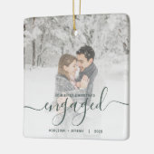 初めてのクリスマス婚約したカスタムフォトグリーンスクリプト セラミックオーナメント (左)