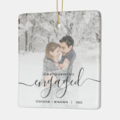 初めてのクリスマス婚約したカスタムフォトグレースクリプト セラミックオーナメント (左)