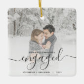 初めてのクリスマス婚約したカスタムフォトグレースクリプト セラミックオーナメント (正面)