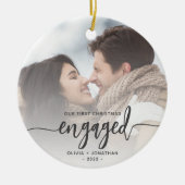 初めてのクリスマス婚約したカスタムフォトグレースクリプト セラミックオーナメント (正面)