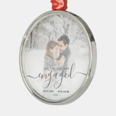 初めてのクリスマス婚約したカスタムフォトグレースクリプト メタルオーナメント (左)