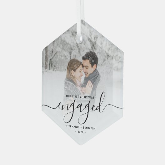 初めてのクリスマス婚約したカスタムフォトブラックスクリプト ガラスオーナメント (正面左)