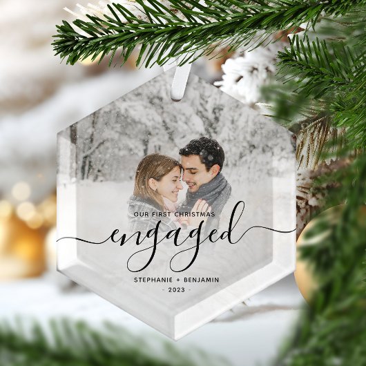 初めてのクリスマス婚約したカスタムフォトブラックスクリプト ガラスオーナメント