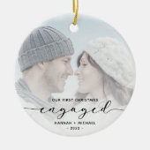 初めてのクリスマス婚約したカスタムフォトブラックスクリプト セラミックオーナメント (正面)