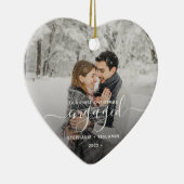 初めてのクリスマス婚約したカスタムフォトホワイトスクリプト セラミックオーナメント (右)