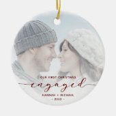 初めてのクリスマス婚約したカスタムフォトレッドスクリプト セラミックオーナメント (正面)