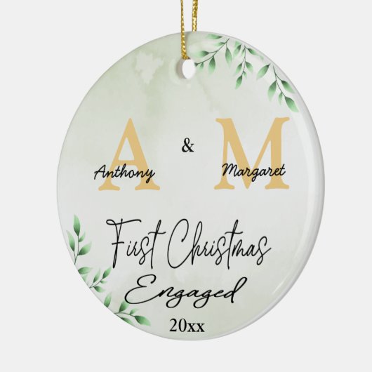 初めてのクリスマス婚約したカスタムモノグラム名写真 セラミックオーナメント (左)