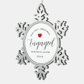 初めてのクリスマス婚約したカップルスクリプトKeepsake スノーフレークピューターオーナメント (右)