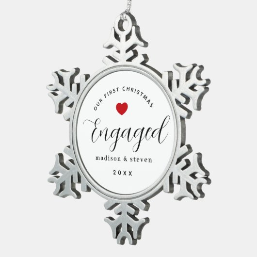 初めてのクリスマス婚約したカップルスクリプトKeepsake スノーフレークピューターオーナメント (右)