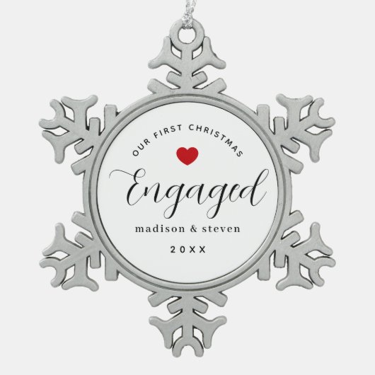 初めてのクリスマス婚約したカップルスクリプトKeepsake スノーフレークピューターオーナメント (正面)