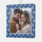 初めてのクリスマス婚約したカップルフォトポインセチア セラミックオーナメント (左)